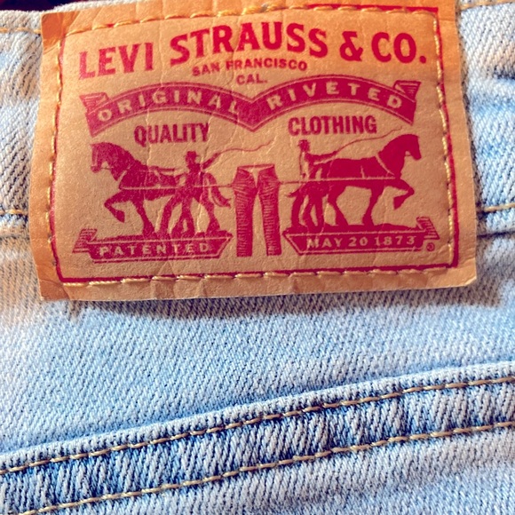 Says size 29 but fits like a 27 Women’s 721 High Rise Skinny Levi’s jeans - Picture 3 of 6